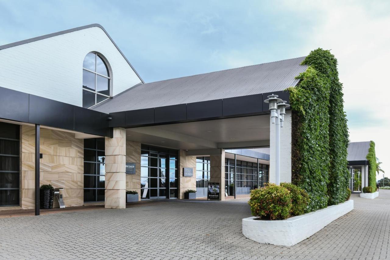 Powerhouse Hotel Tamworth By Rydges Екстериор снимка The entrance to the hotel
