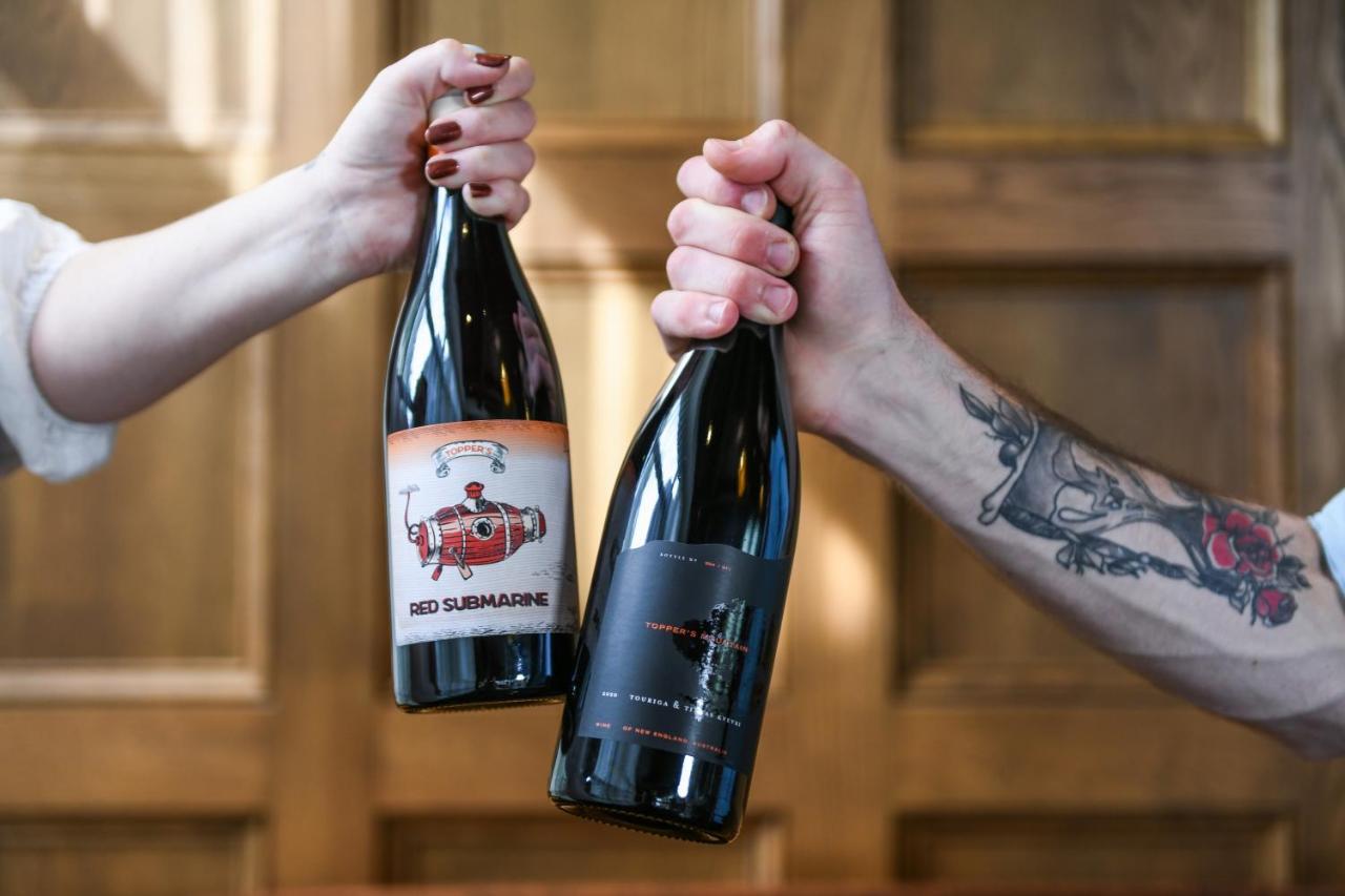 Powerhouse Hotel Tamworth By Rydges Екстериор снимка Two bottles of wine