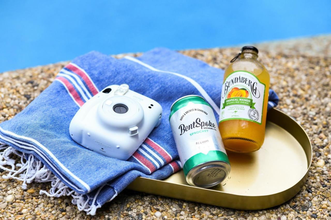 Powerhouse Hotel Tamworth By Rydges Екстериор снимка A bottle of San Miguel and a can of San Miguel Zero