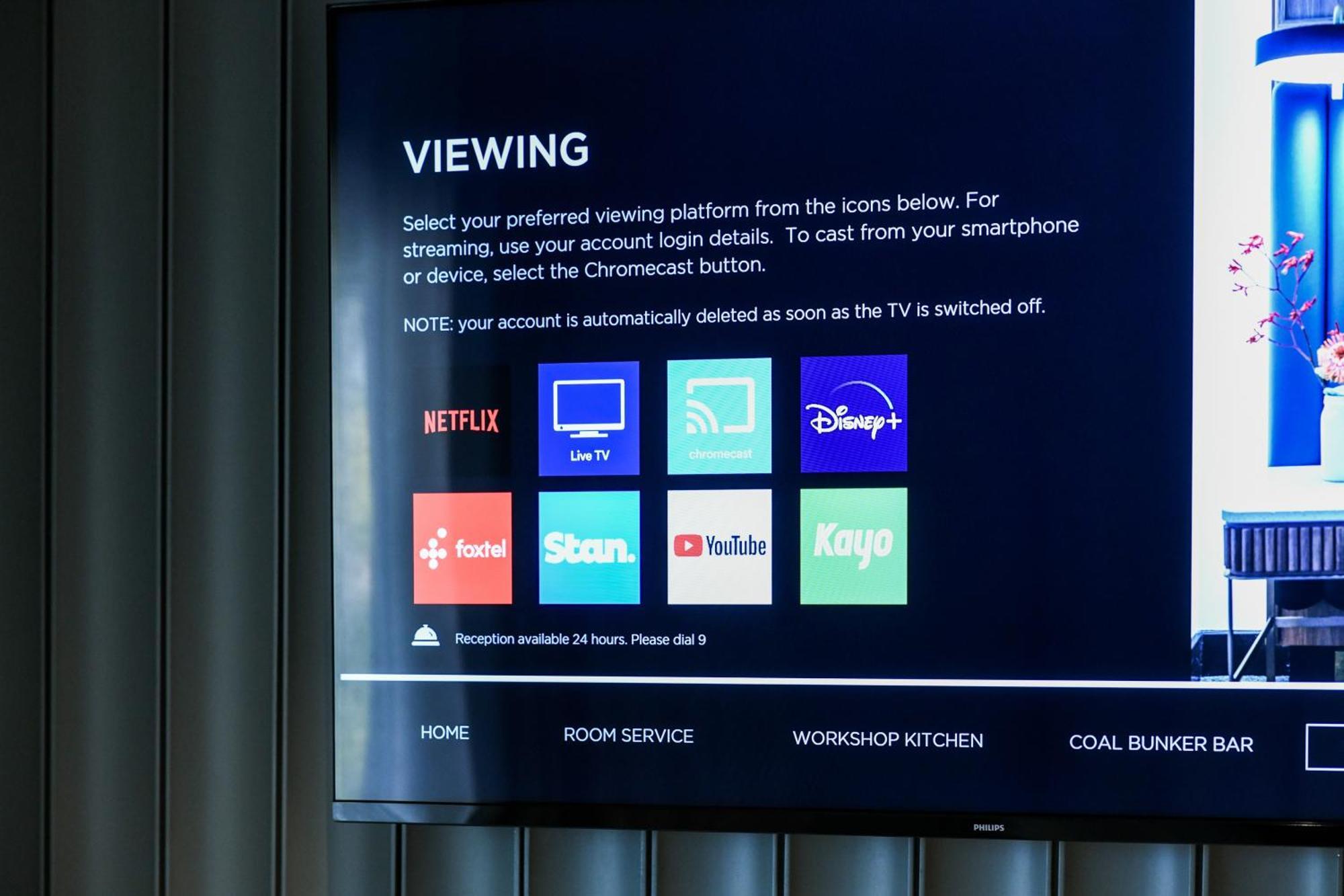 Powerhouse Hotel Tamworth By Rydges Екстериор снимка A television with a built-in Chromecast