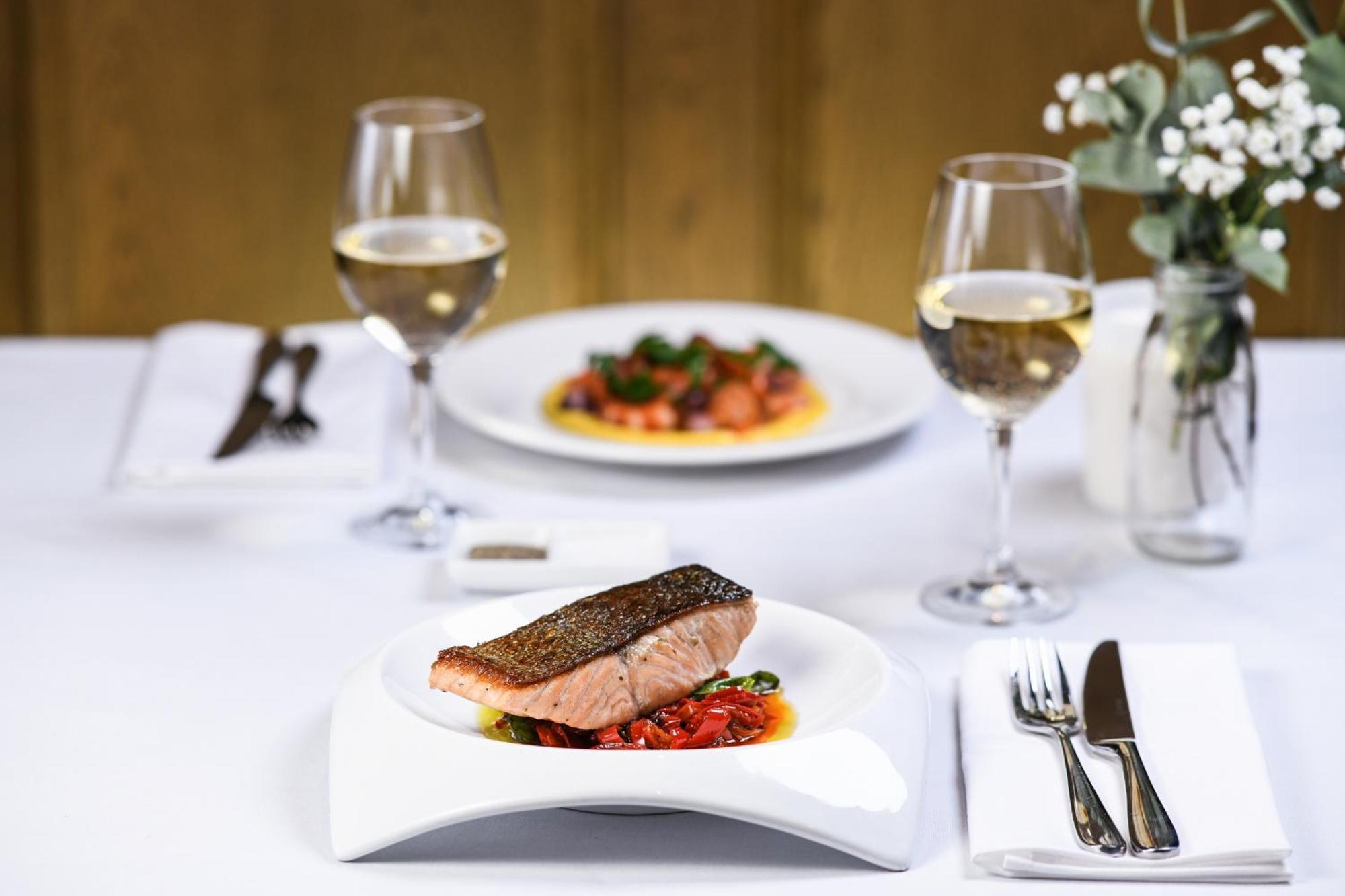 Powerhouse Hotel Tamworth By Rydges Екстериор снимка A place setting