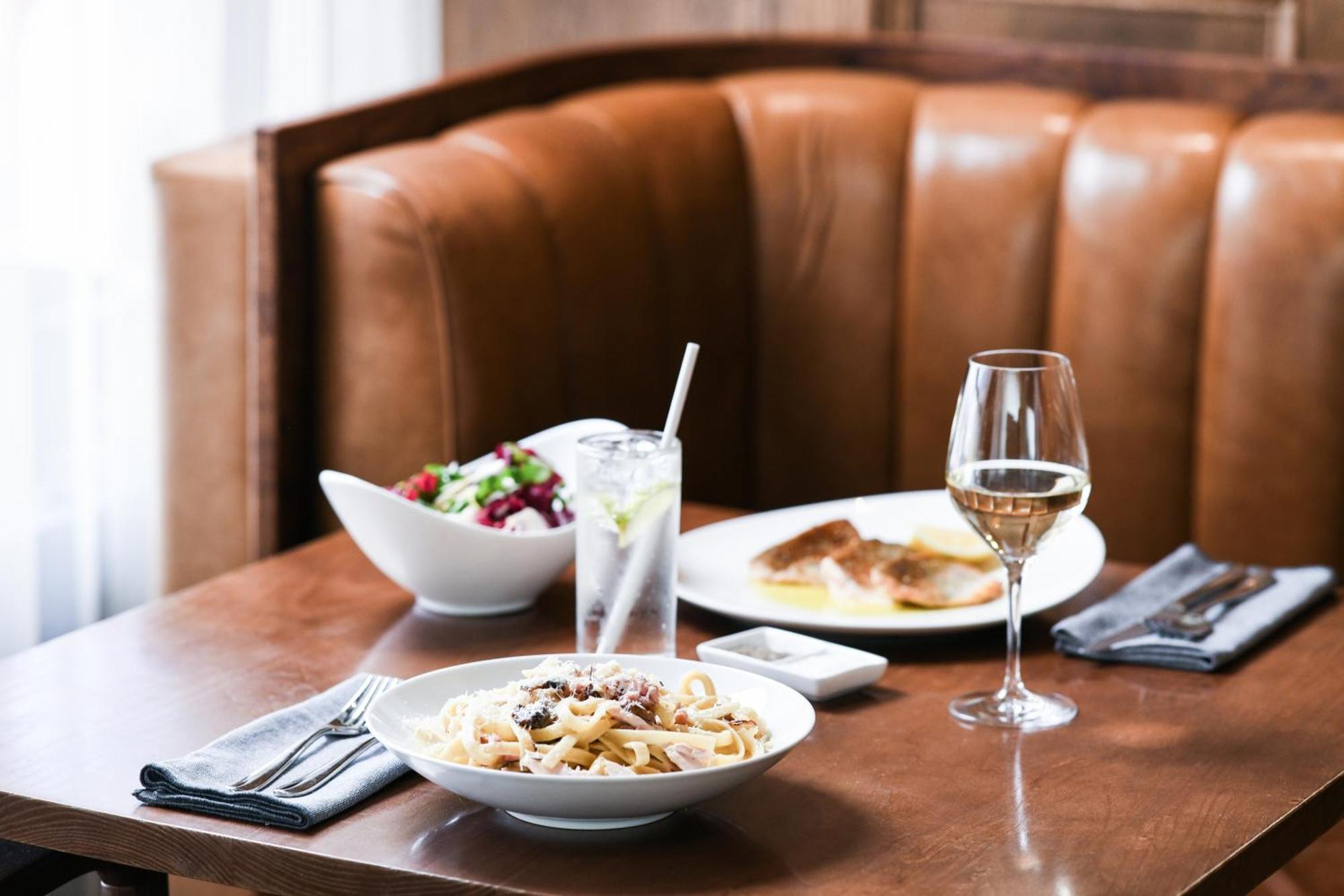 Powerhouse Hotel Tamworth By Rydges Екстериор снимка A meal at the restaurant
