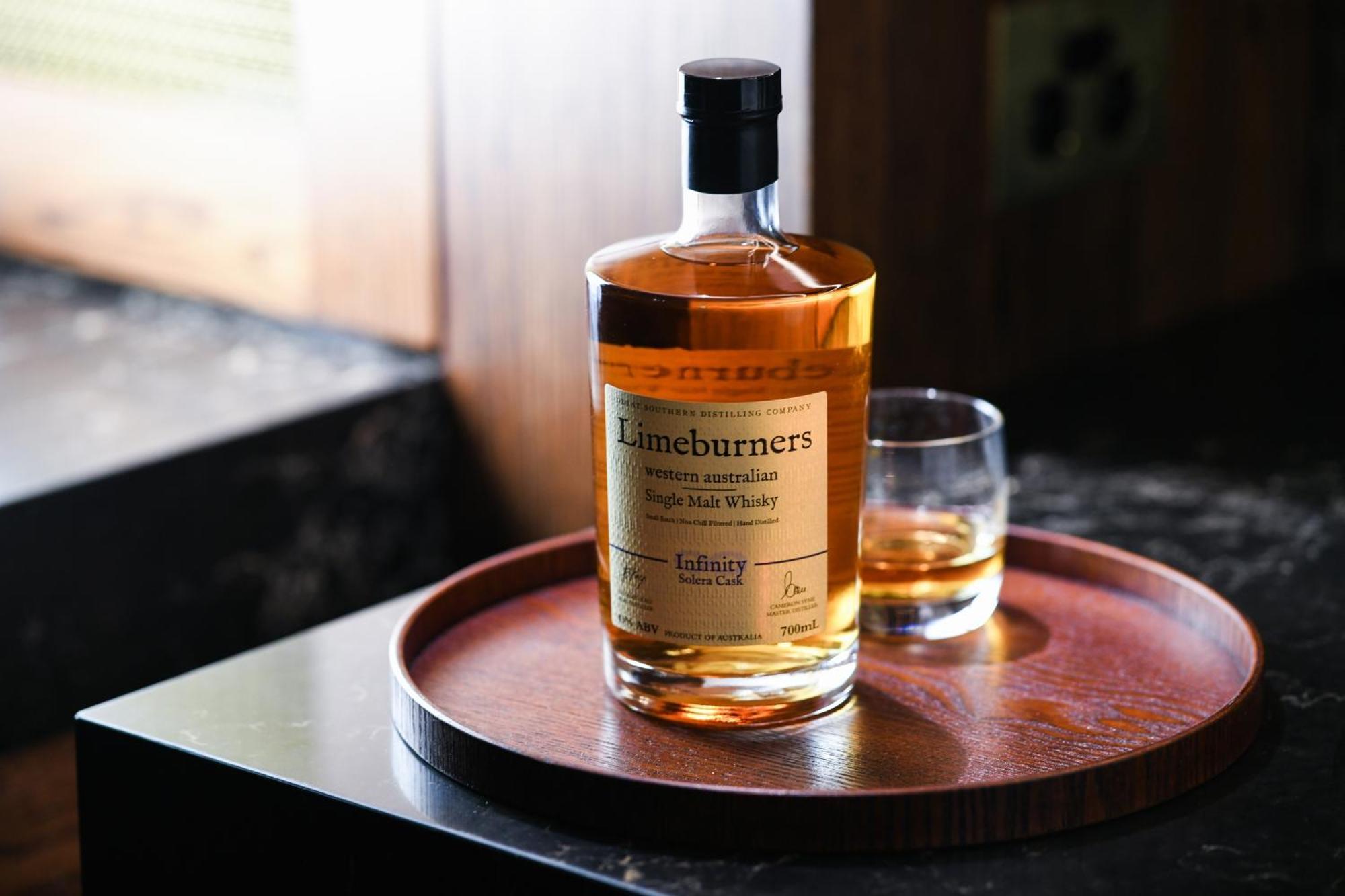 Powerhouse Hotel Tamworth By Rydges Екстериор снимка A bottle of single malt whisky