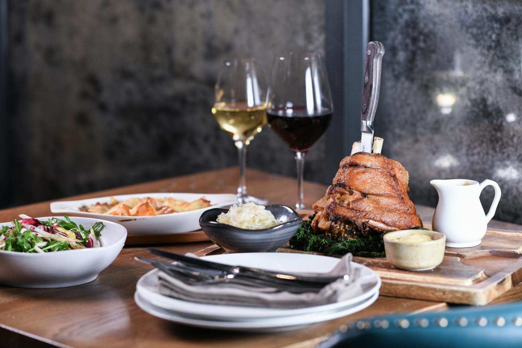 Powerhouse Hotel Tamworth By Rydges Екстериор снимка A meal at the restaurant