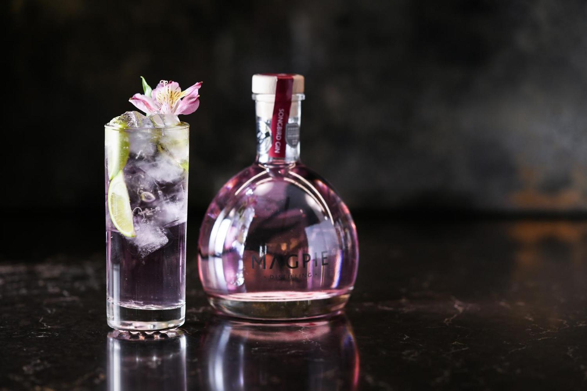 Powerhouse Hotel Tamworth By Rydges Екстериор снимка A bottle of Pink Gin