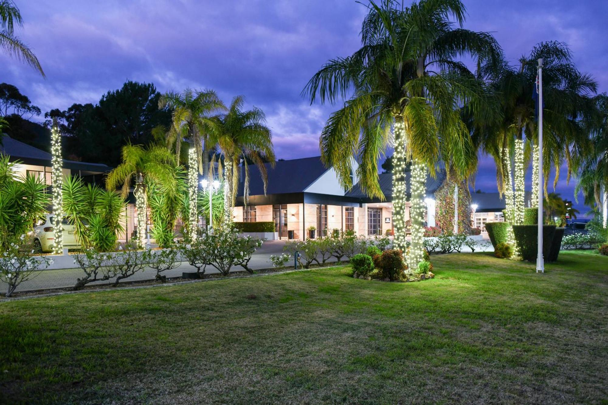 Powerhouse Hotel Tamworth By Rydges Екстериор снимка The clubhouse at the Royal Pines Resort