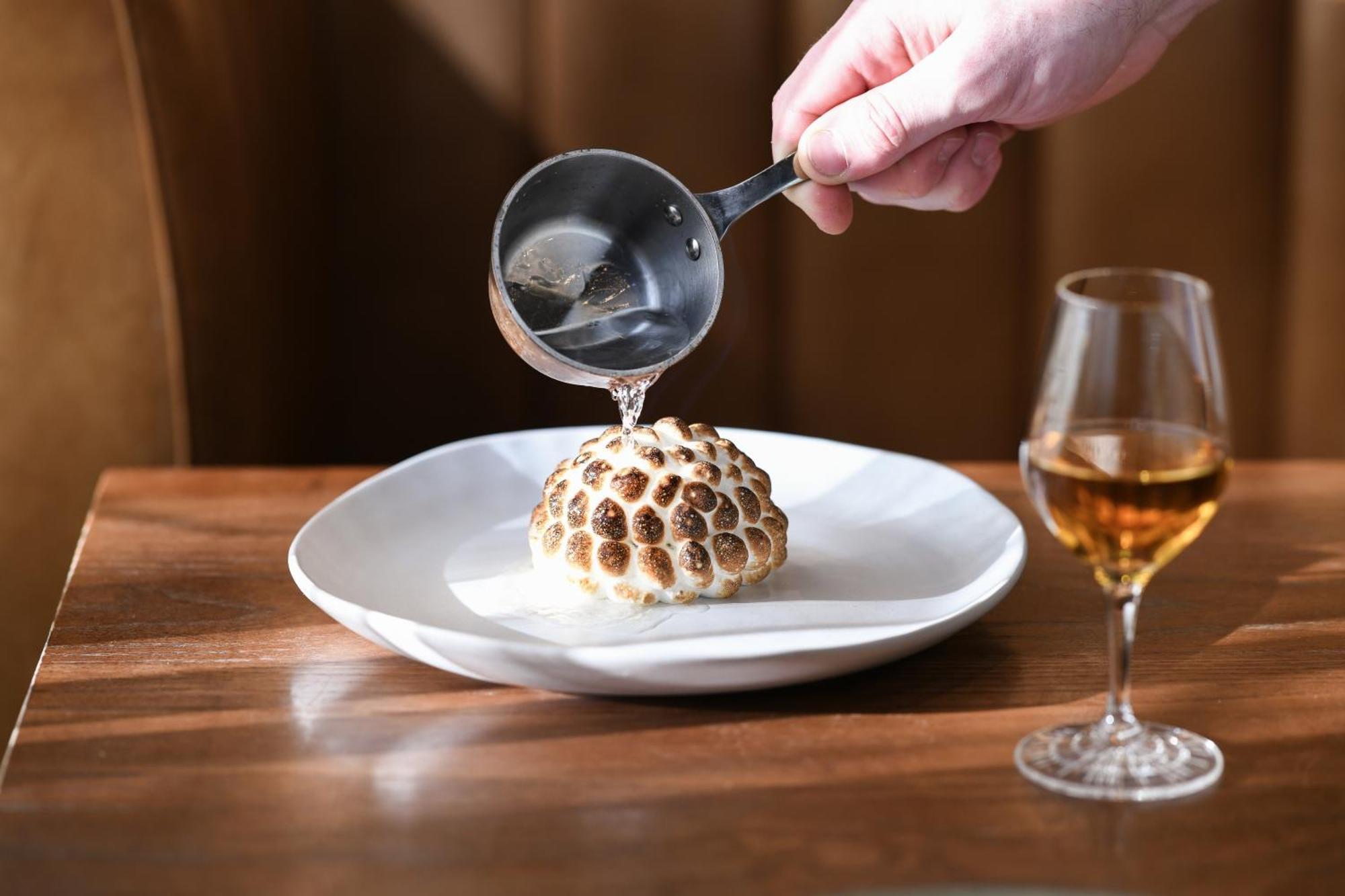 Powerhouse Hotel Tamworth By Rydges Екстериор снимка A quenelle being poured with Nantua sauce