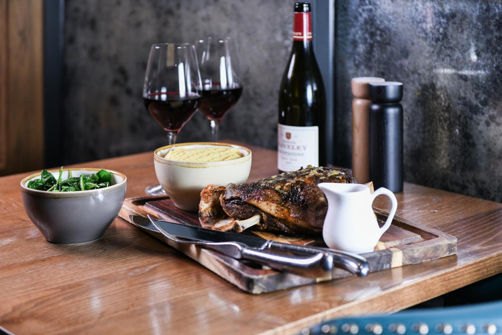 Powerhouse Hotel Tamworth By Rydges Екстериор снимка A meal at the restaurant